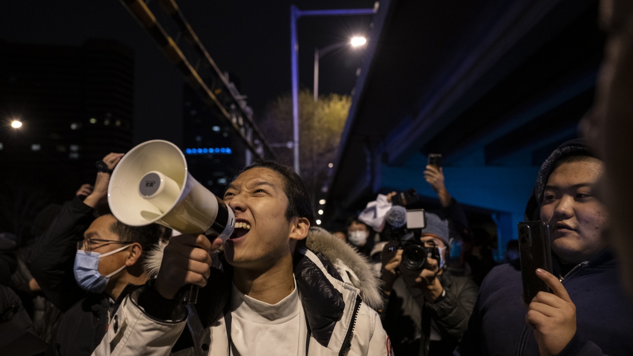 Сблъсъци между демонстранти и полиция в Южен Китай