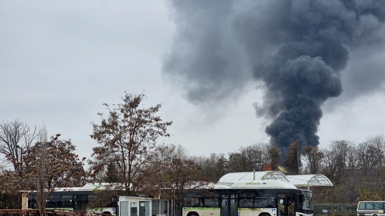 Пожар в индустриалната зона в района на битпазар Малашевци