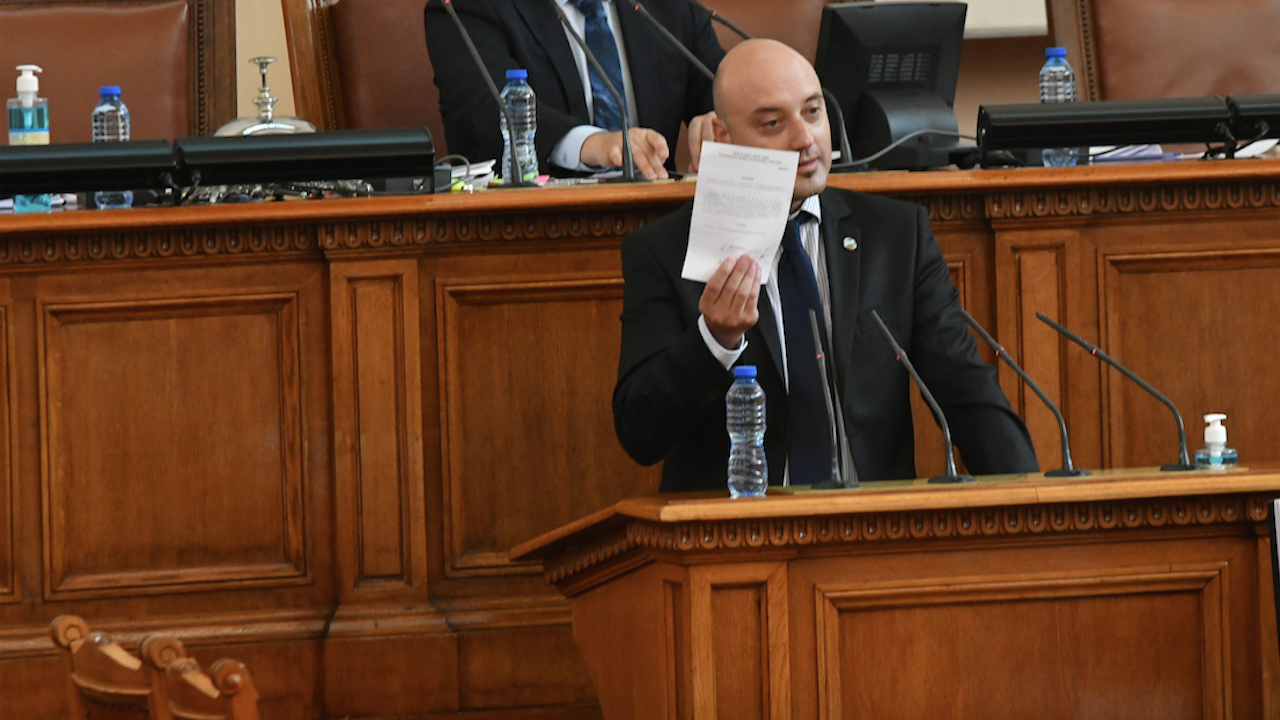 Демократична България (ДБ) ще поиска президентът да наложи вето върху