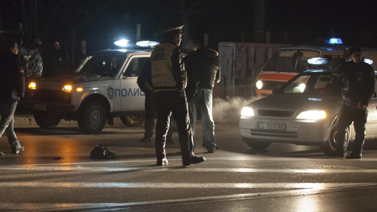 Автомобил блъсна жена в Габрово, а друг я прегази