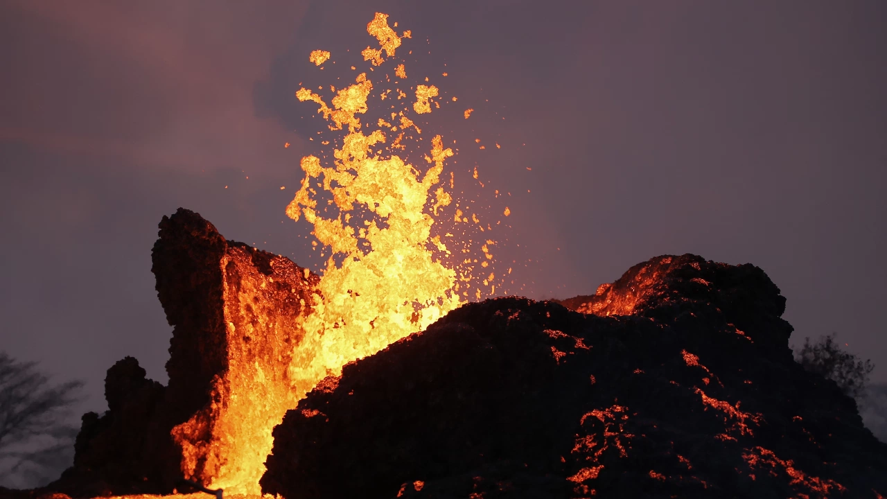 Най големият активен вулкан в света Мауна Лоа в Хавай започна