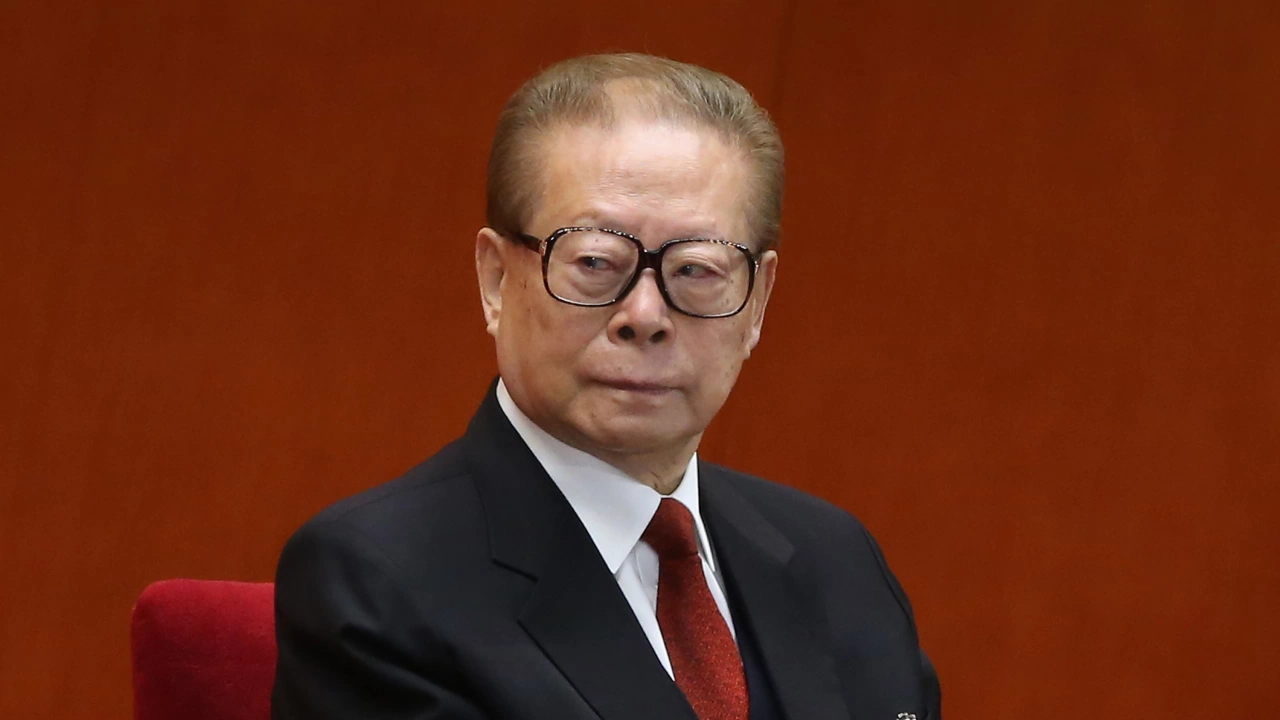 Починал е бившият китайски президент Дзян Дзъмин който управляваше Китай