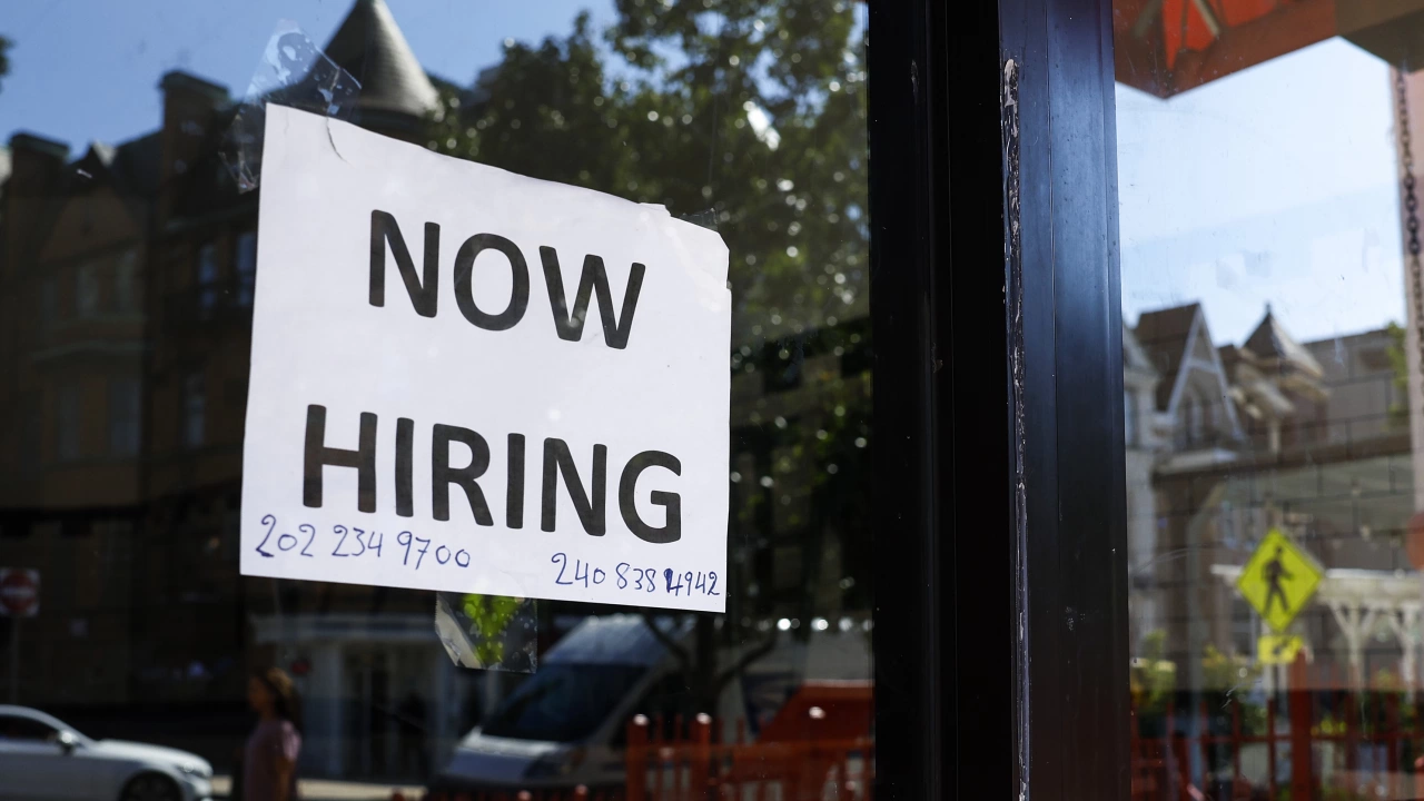 Броят на американците подали молби за помощи при безработица през