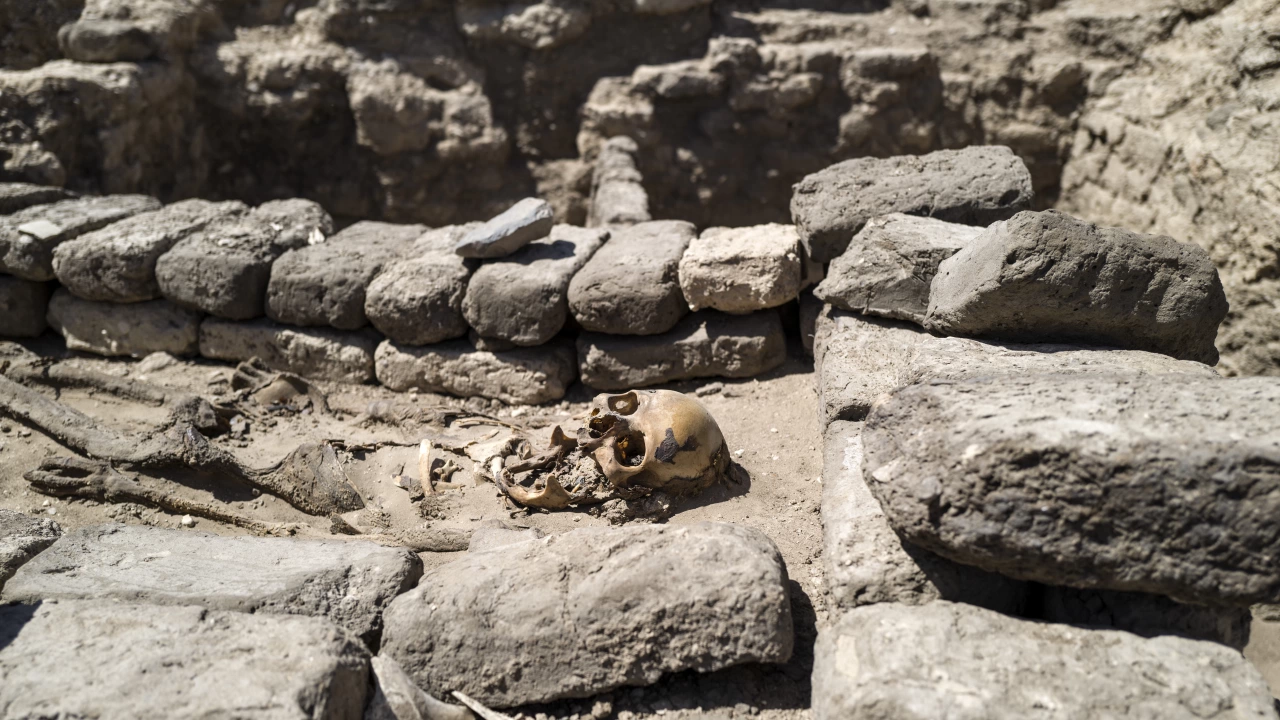 Египетска археологическа експедиция откри голяма погребална сграда от времето на