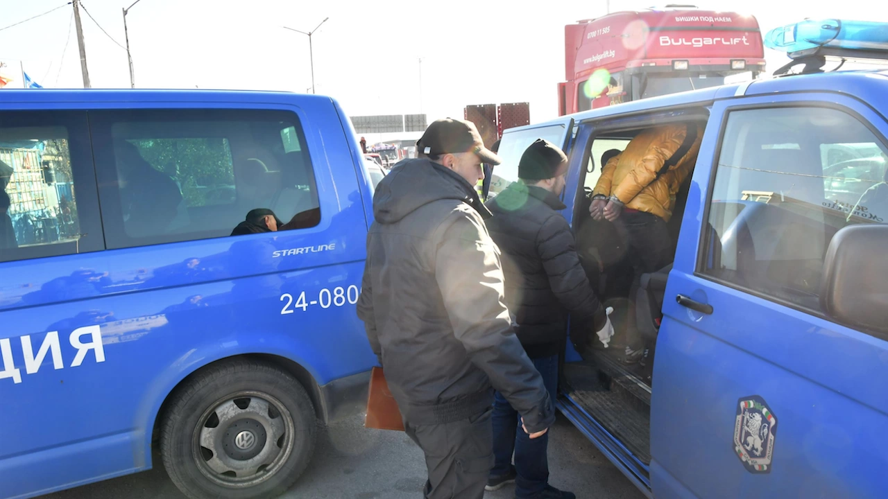 Поредната група нелегални мигранти е задържана снощи на магистрала Тракия между Сливен
