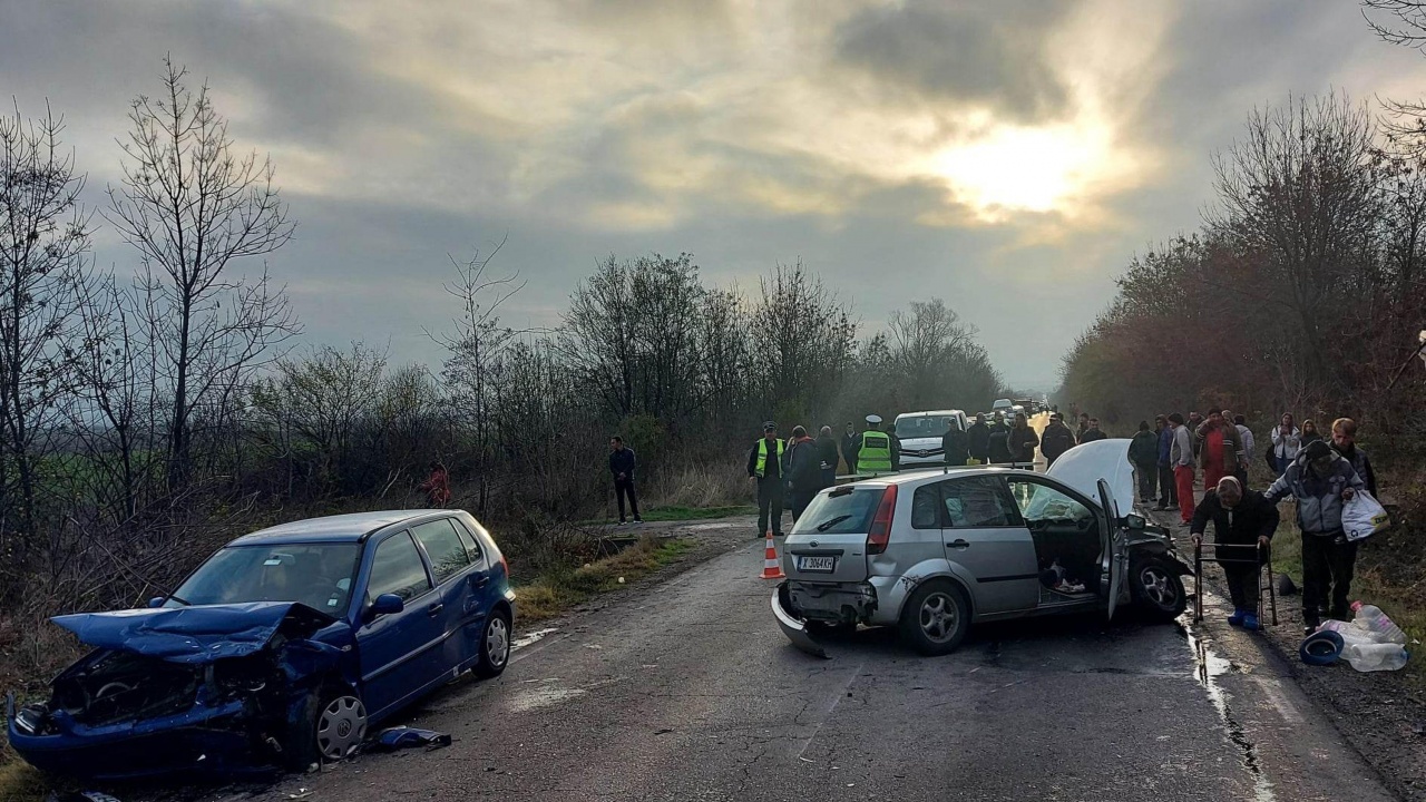 Тежка катастрофа затвори пътя Хасково - Манастир, четирима са пострадали