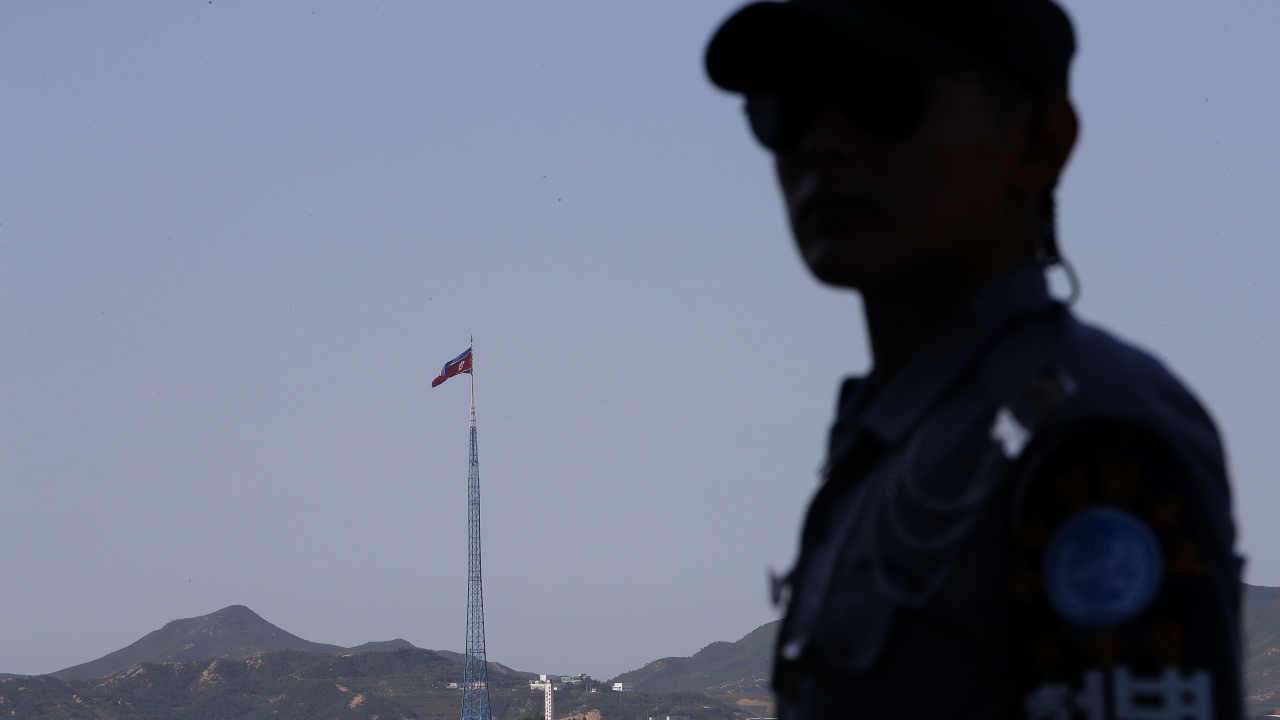 Северна Корея изстреля над 100 артилерийски снаряда при военно учение