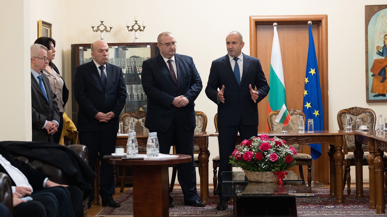 България работи активно, включително на най-високо политическо ниво, с властите