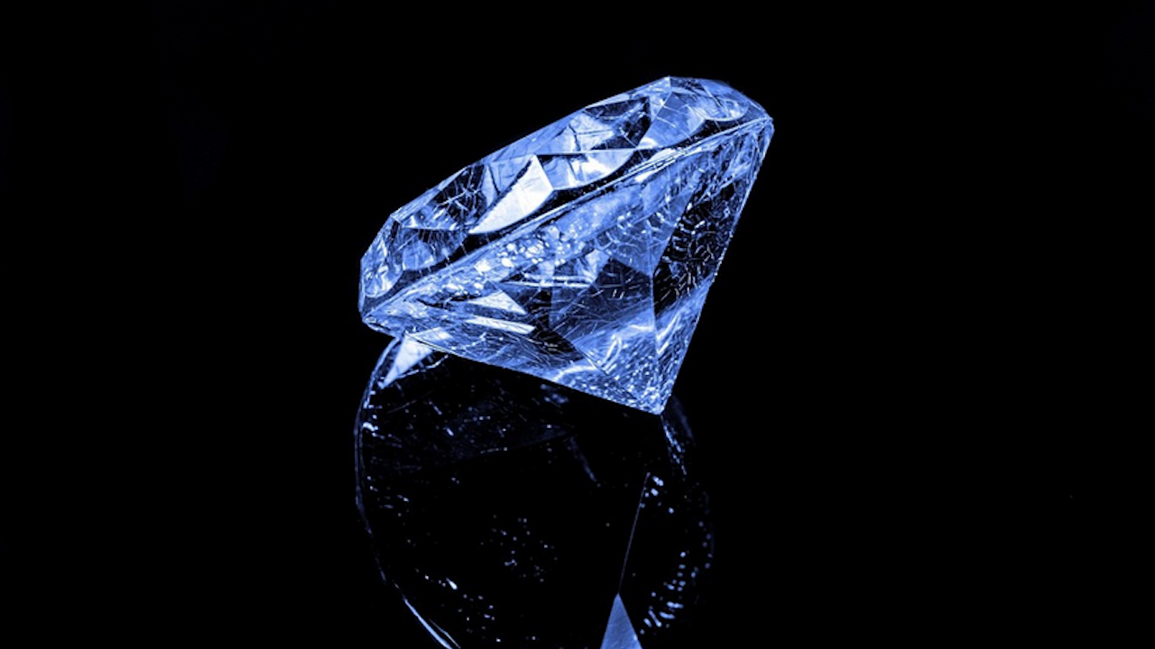 Продават на търг уникален син диамант