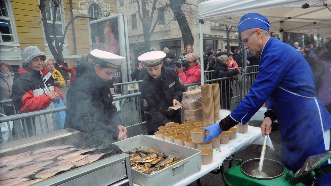 В Бургас раздадоха рибен курбан за празника на града