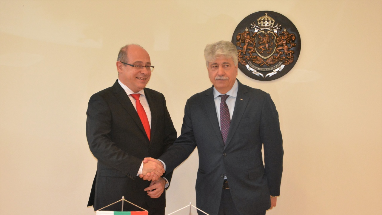 Вицепремиерът Лазаров се срещна с министъра на социалното развитие на Палестина