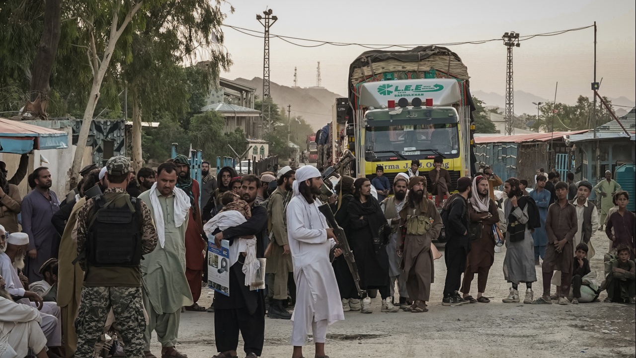 В Афганистан 27 души бяха публично бичувани