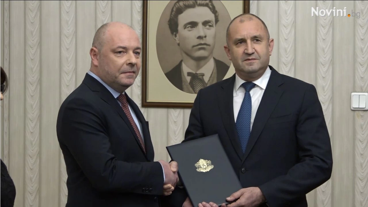 Кандидатът на ГЕРБ за премиер Николай Габровски прие първия мандат