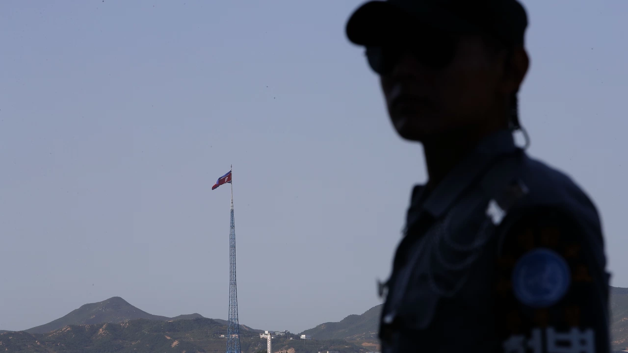 Северна Корея изстреля днес явно при учение около 130 артилерийски