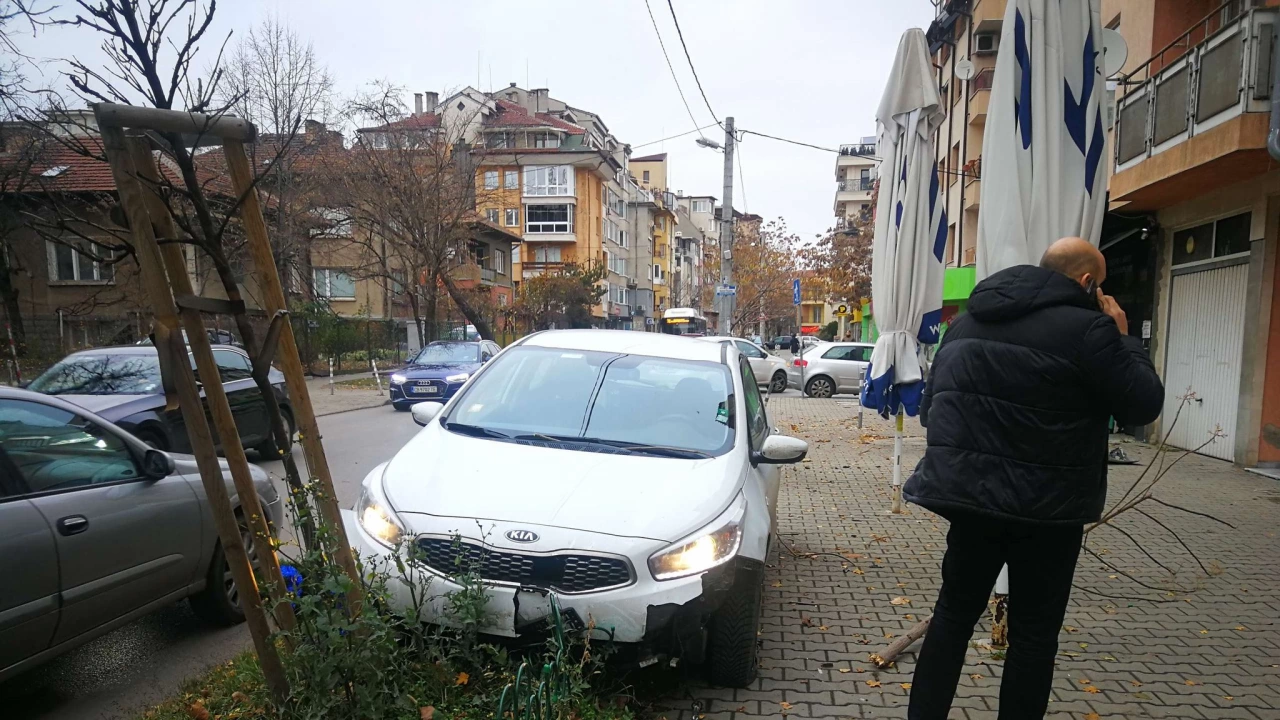 Пореден пътен инцидент в София Шофьор за малко щеше да удари