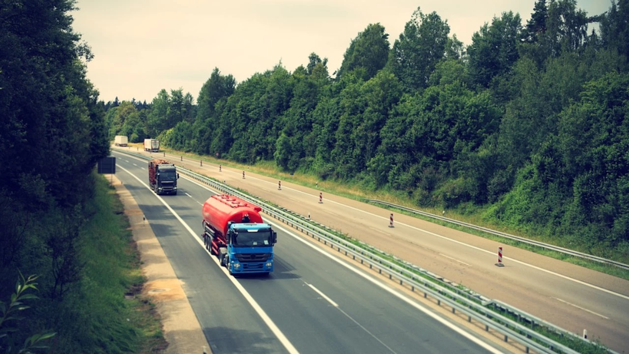 Два тежкотоварни автомобила с извънгабаритен превоз ще преминат през Шуменска област