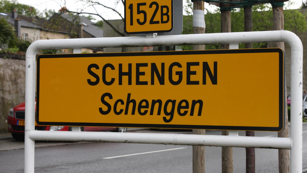 България трябва да отстоява по твърдо позициите си за Шенген смята Владимир Кисьов