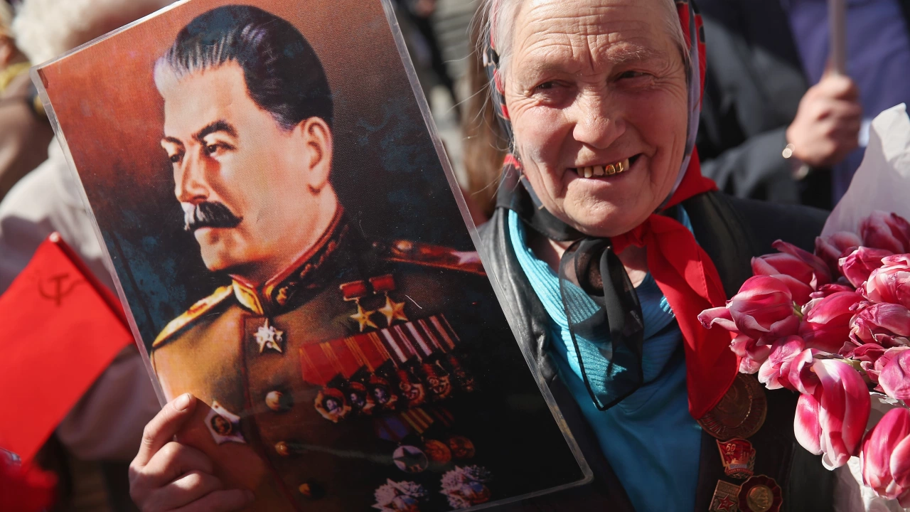 Паметник на бившия съветски лидер Йосиф Сталин е поставен на