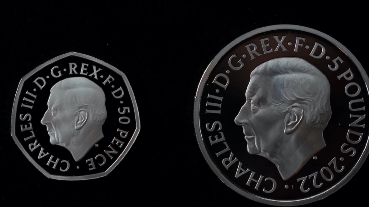 Първите монети с лика на британския крал от днес влизат