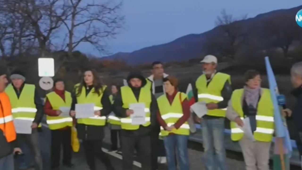 Протест на жителите на наводнените села в Карловско