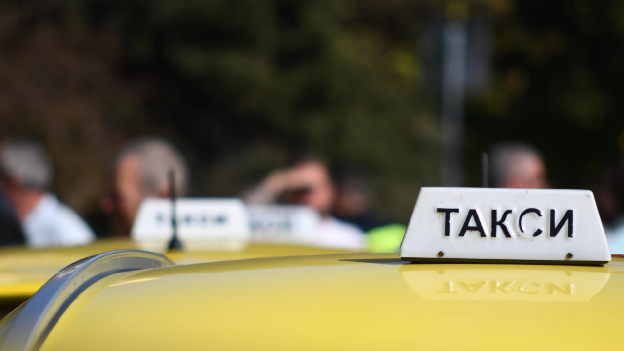 Няма да вдигат цената на такситата във Варна