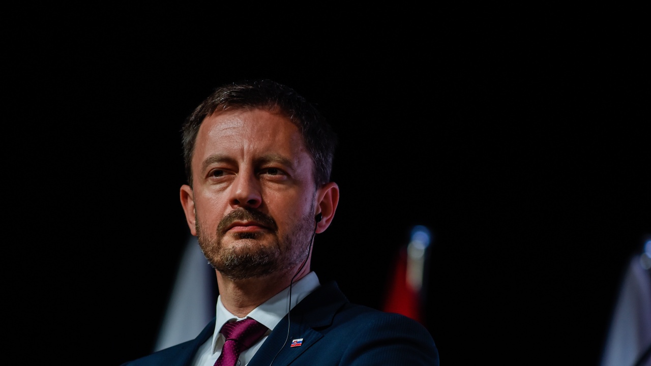 Правителството на Словакия спечели време след отлагане на вота на недоверие