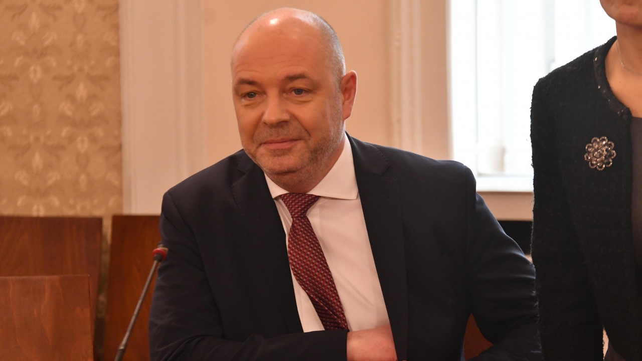 Ключов ден в парламента: Депутатите гласуват проектокабинета "Габровски"