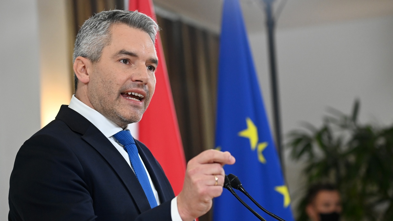 Канцлерът на Австрия: ЕК да осигури 2 млрд. евро на България за оградата по границата с Турция