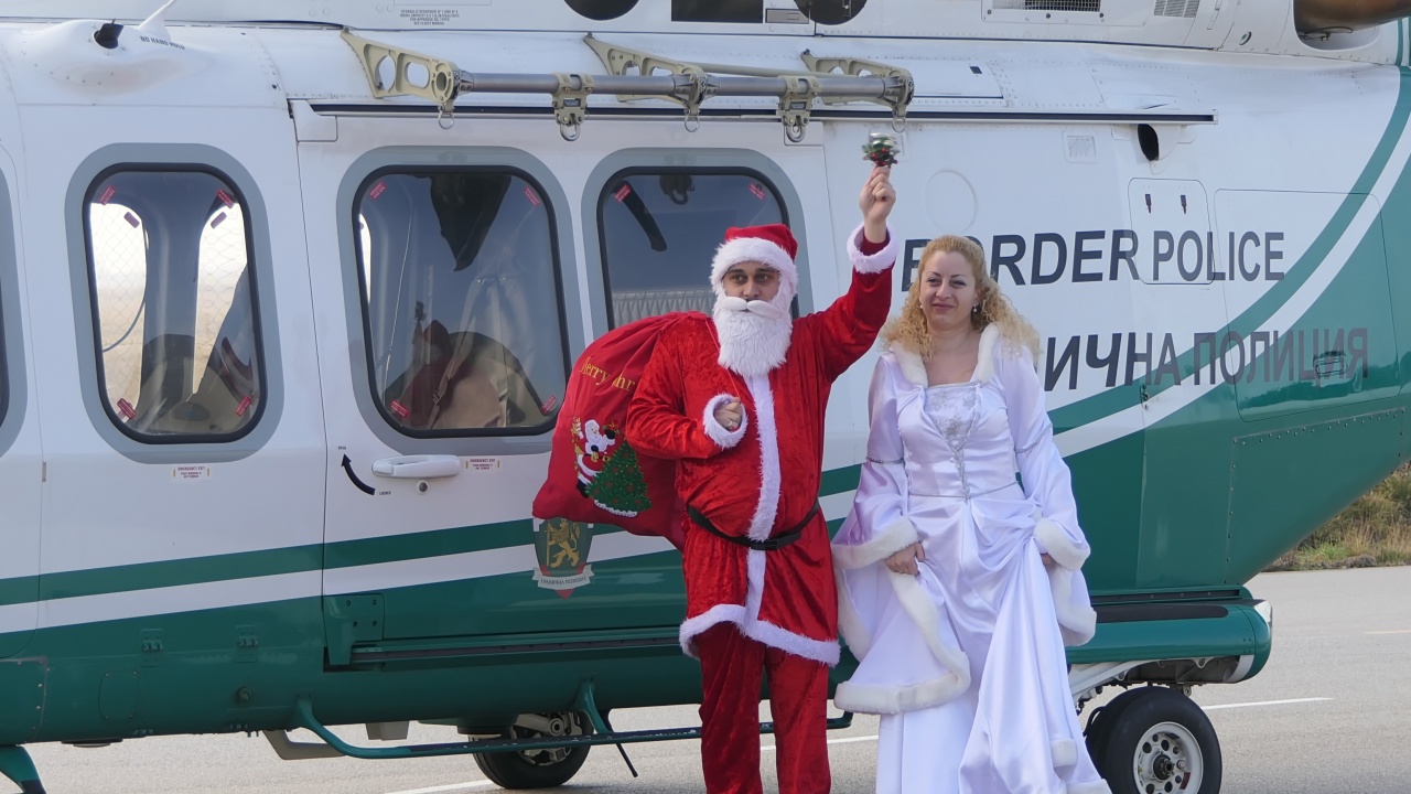 Снежанка и Дядо Коледа пристигнаха с хеликоптер на Гранична полиция