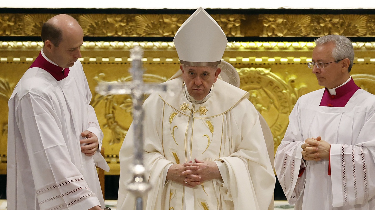 Папата отбеляза 86-ия си рожден ден, връчвайки награди за благотворителност