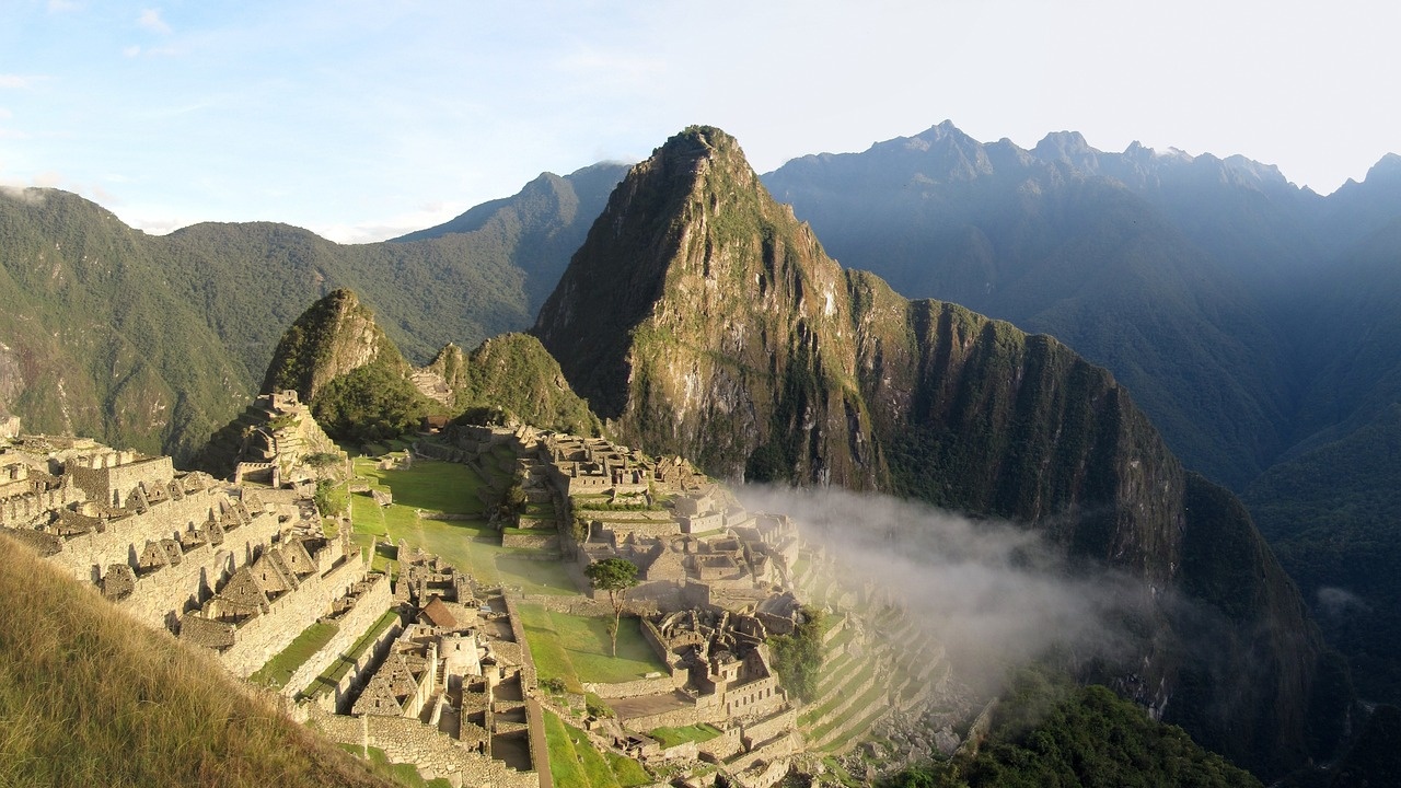Около  200 от туристите, блокирани в прочутия перуански археологически комплекс