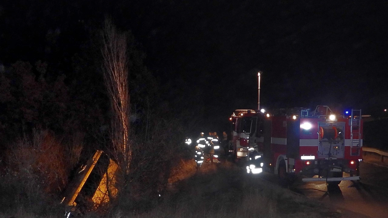 Разследват причините за тежка катастрофа с автобус между Свиленград и
