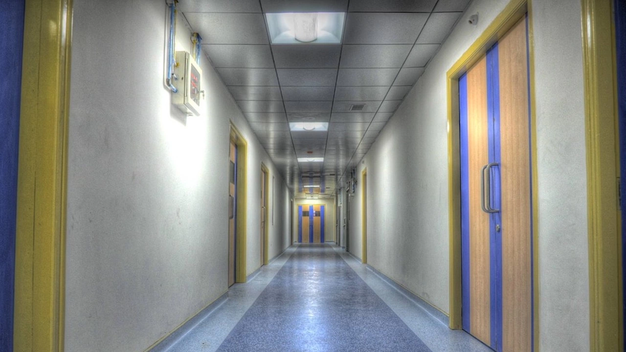 Състоянието на тримата мигранти настанени в областната болница в Ямбол