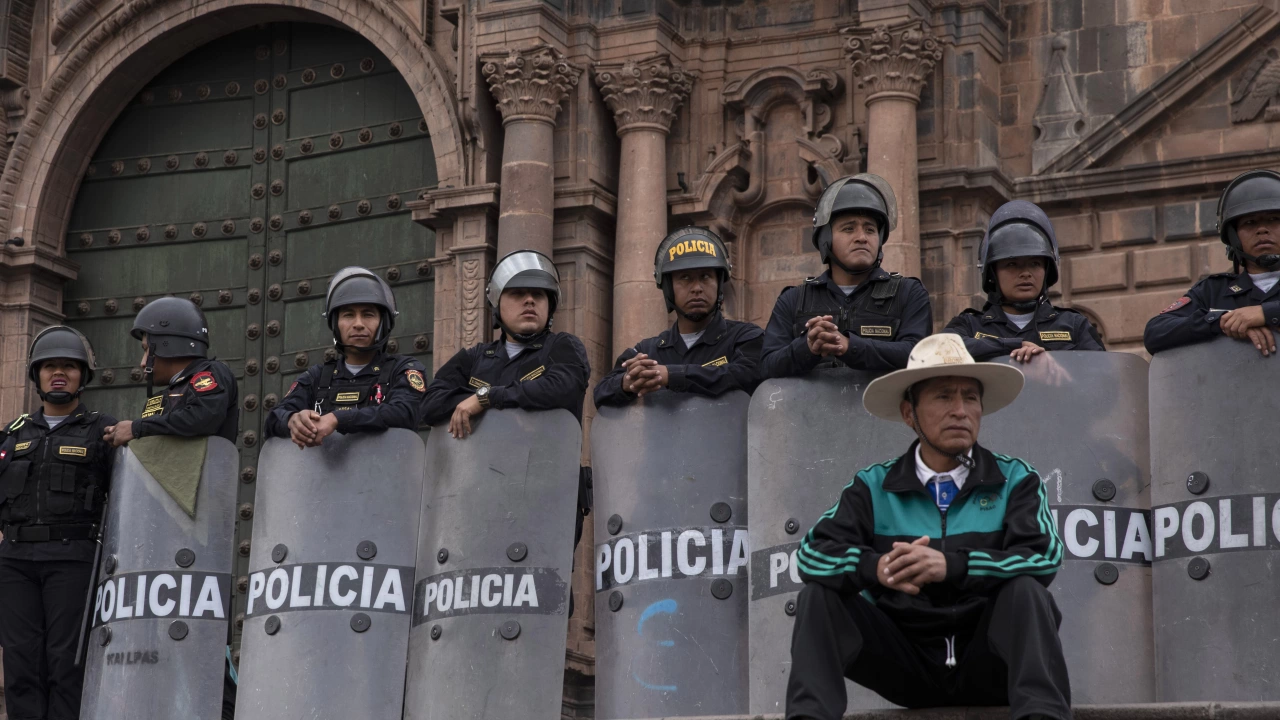 Три нови жертви взеха вчера демонстрациите в Перу неотслабващи въпреки