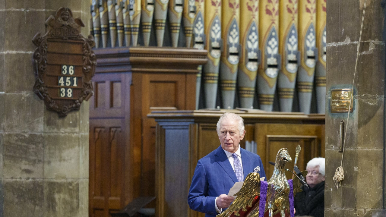 Крал Чарлз Трети участва днес във възпоменателна и благодарствена церемония