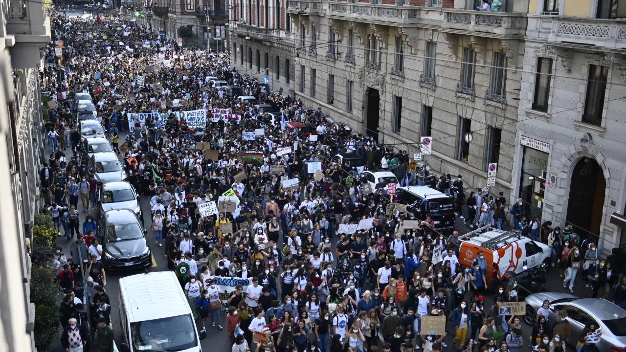 Профсъюзите в Италия провеждат днес общонационална стачка Тя е против