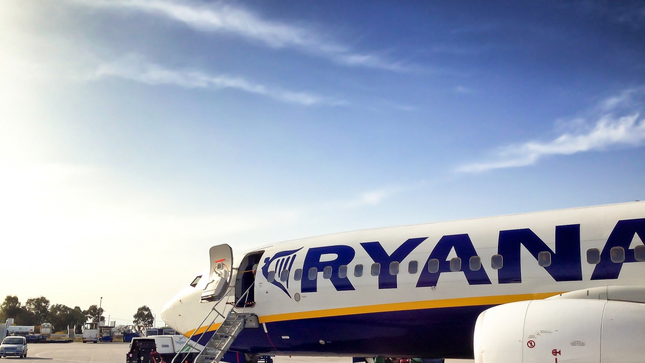 Нискотарифната авиокомпания Райънеър (Ryanair) постигна 4-годишно споразумение с ирландските си