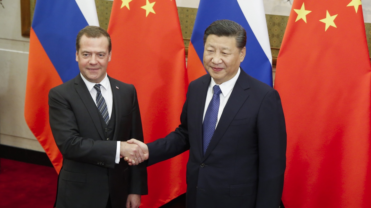Медведев и Си Цзинпин обсъдиха войната в Украйна