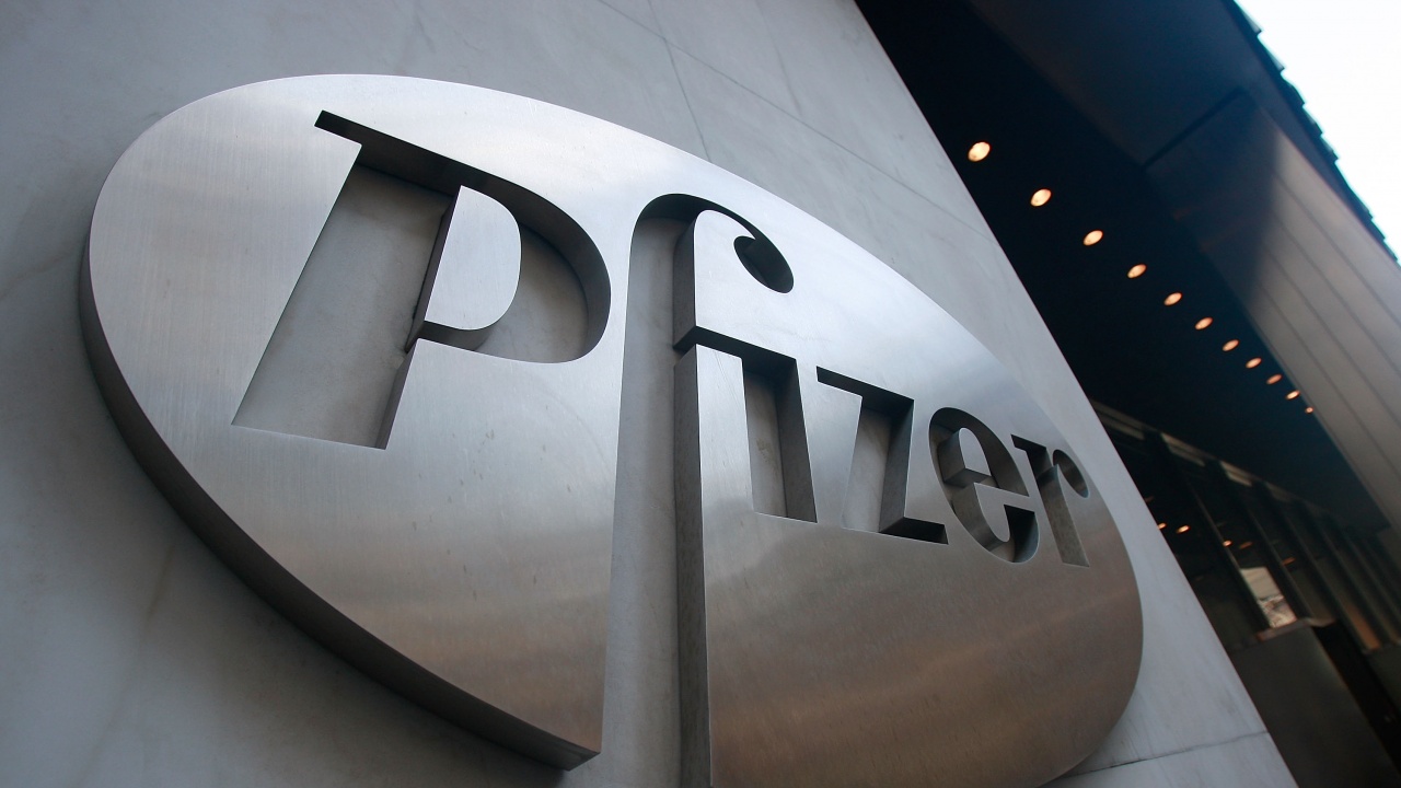 Алберт Бурла, главен изпълнителен директор на фармацевтичната компания Pfizer, ще дари