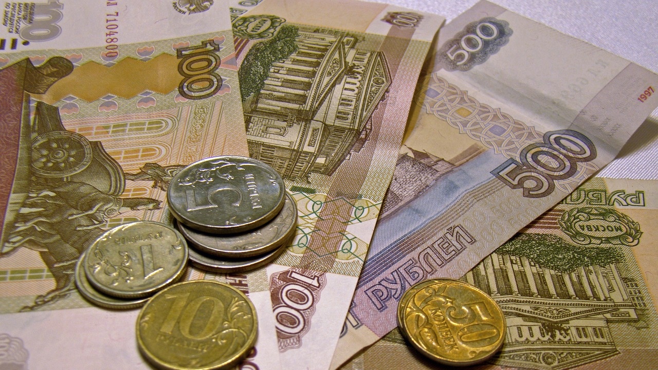 Руската рубла падна днес до най-ниското си ниво спрямо долара