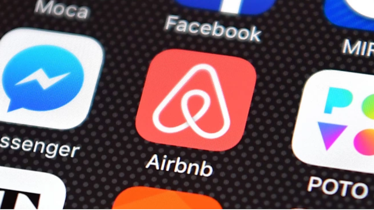 Компанията за наемане на имоти за кратки срокове ЕърБиенБи (Airbnb)