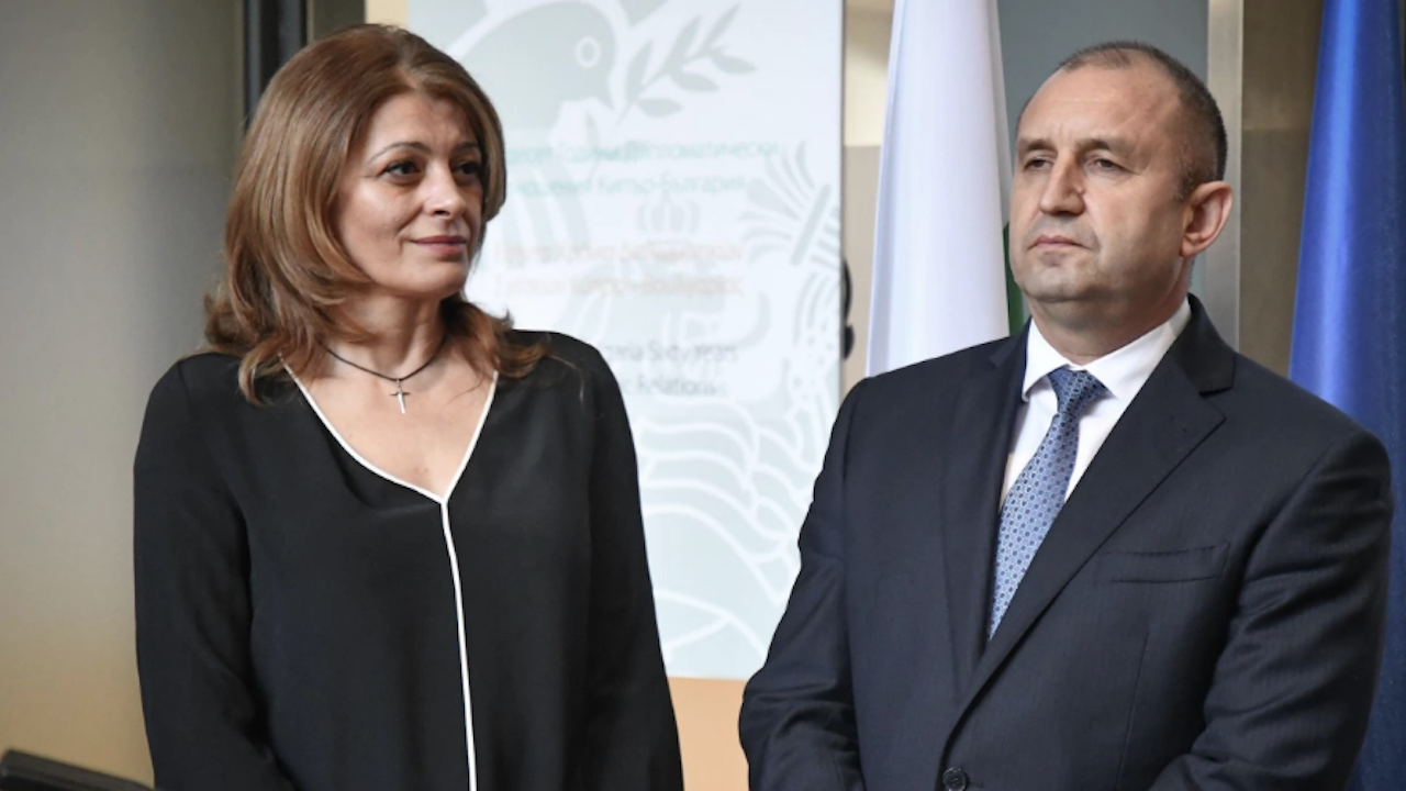 На 25 декември, неделя, президентът и неговата съпруга Десислава Радева Десислава Радева