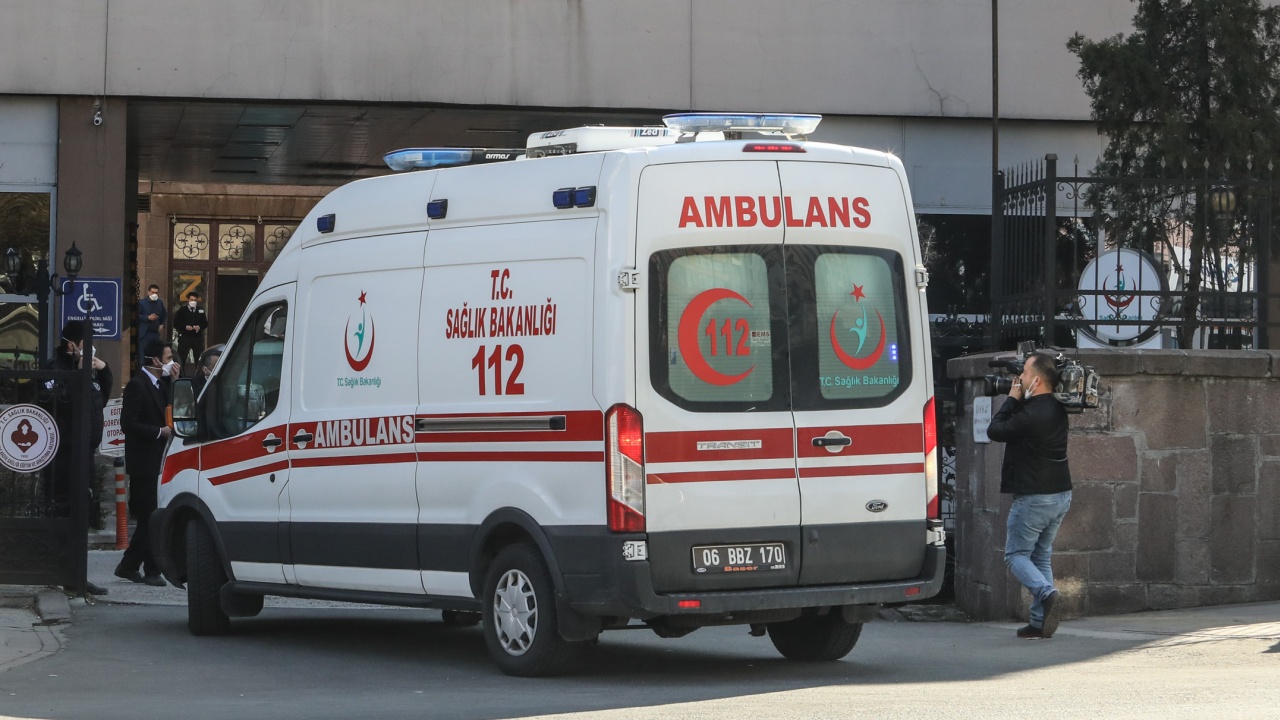 Четирима души са пострадали при срутване на платформа на луксозен истанбулски ресторант край Босфора