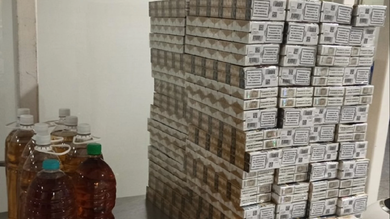 Митническите служители на Митнически пункт Летище Варна откриха 20 литра