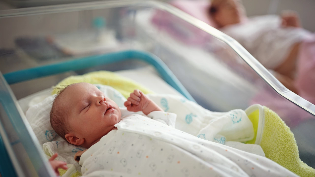 Две новородени бебета са били разменени в известна столична АГ болница Случаят е