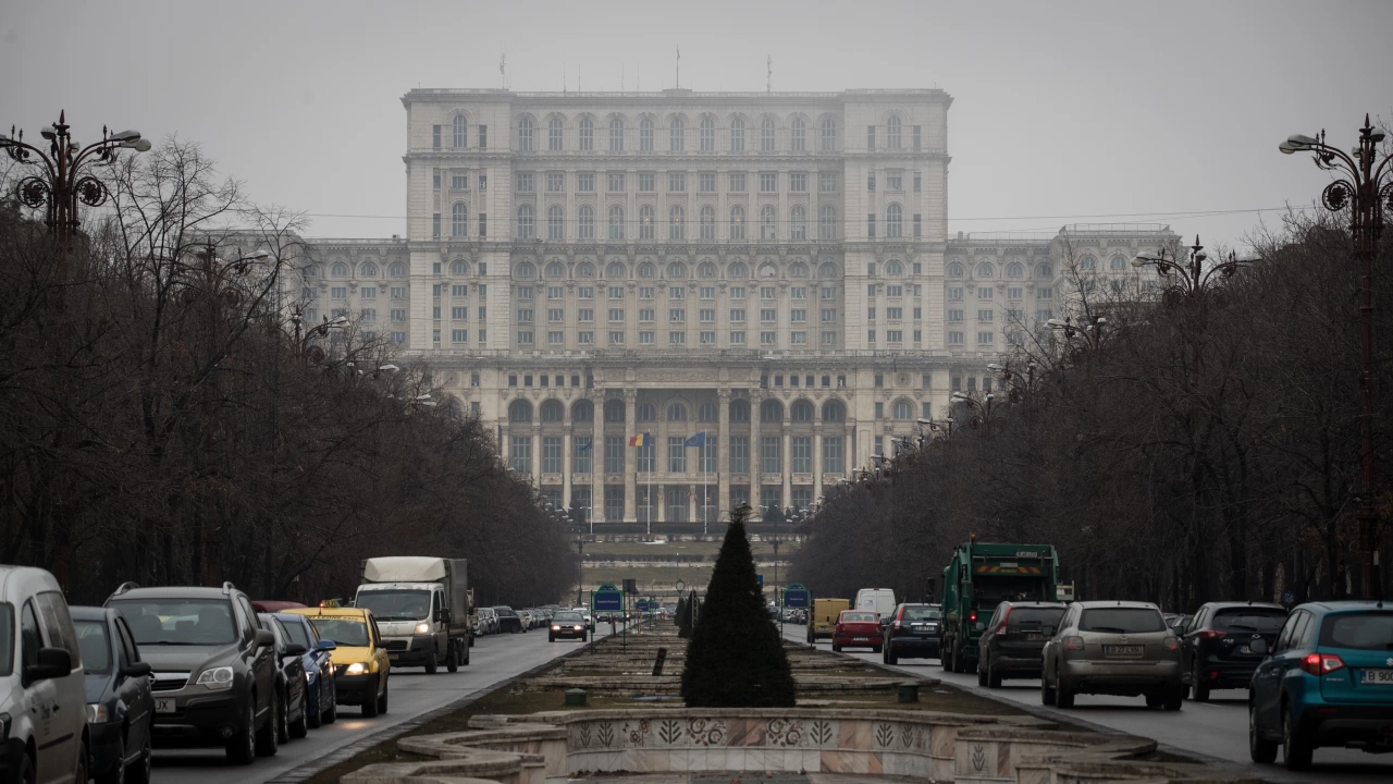 Румънският президент Клаус Йоханис поднесе днес венец на монумента в