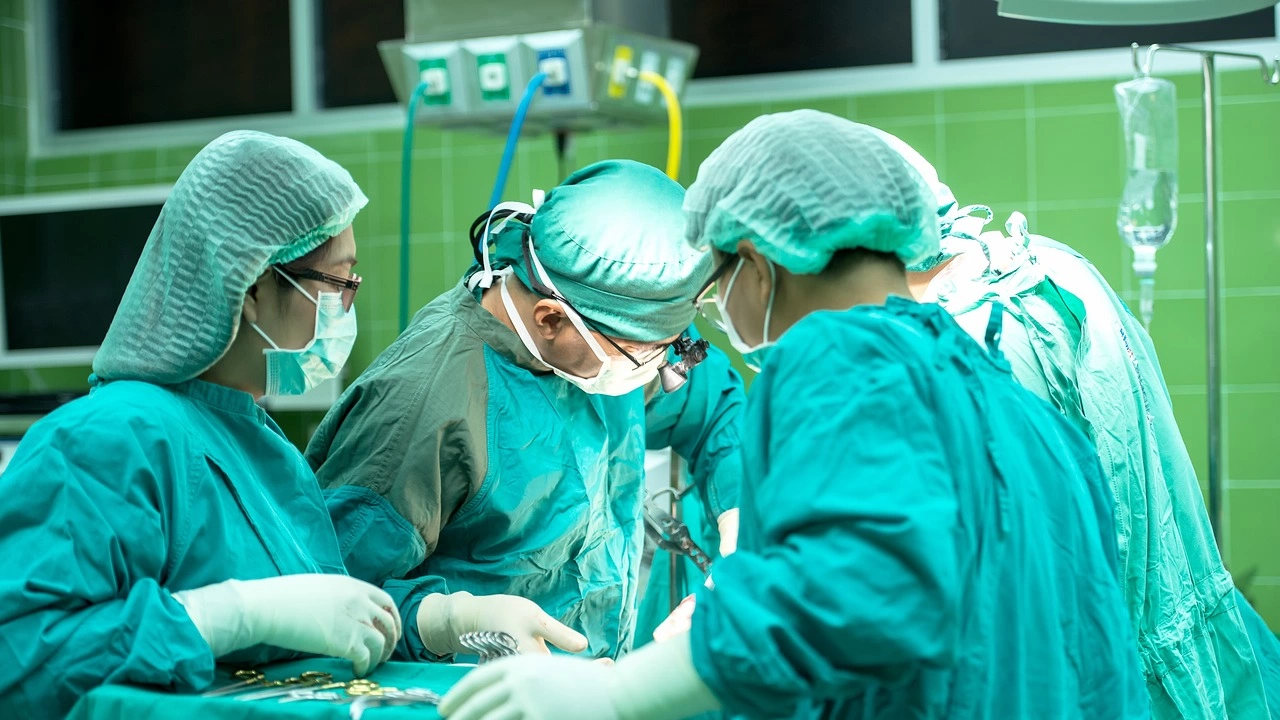 5 5 килограмов миомен възел отстраниха акушер гинеколози в УМБАЛ Софиямед от 46 годишна