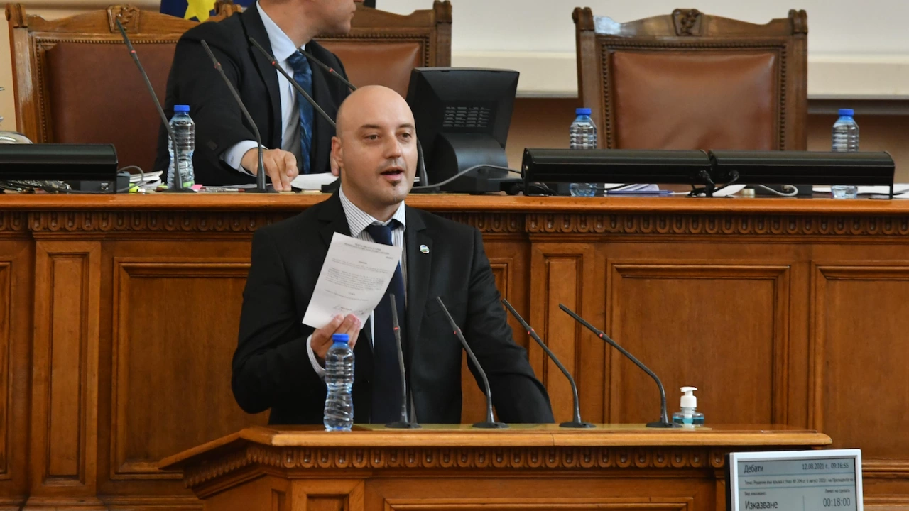 Демократична България ДБ ще атакува промените в Изборния кодекс в