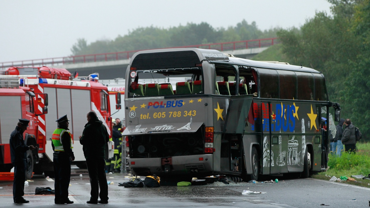 16 души са ранени при катастрофа на автобус в Анкара