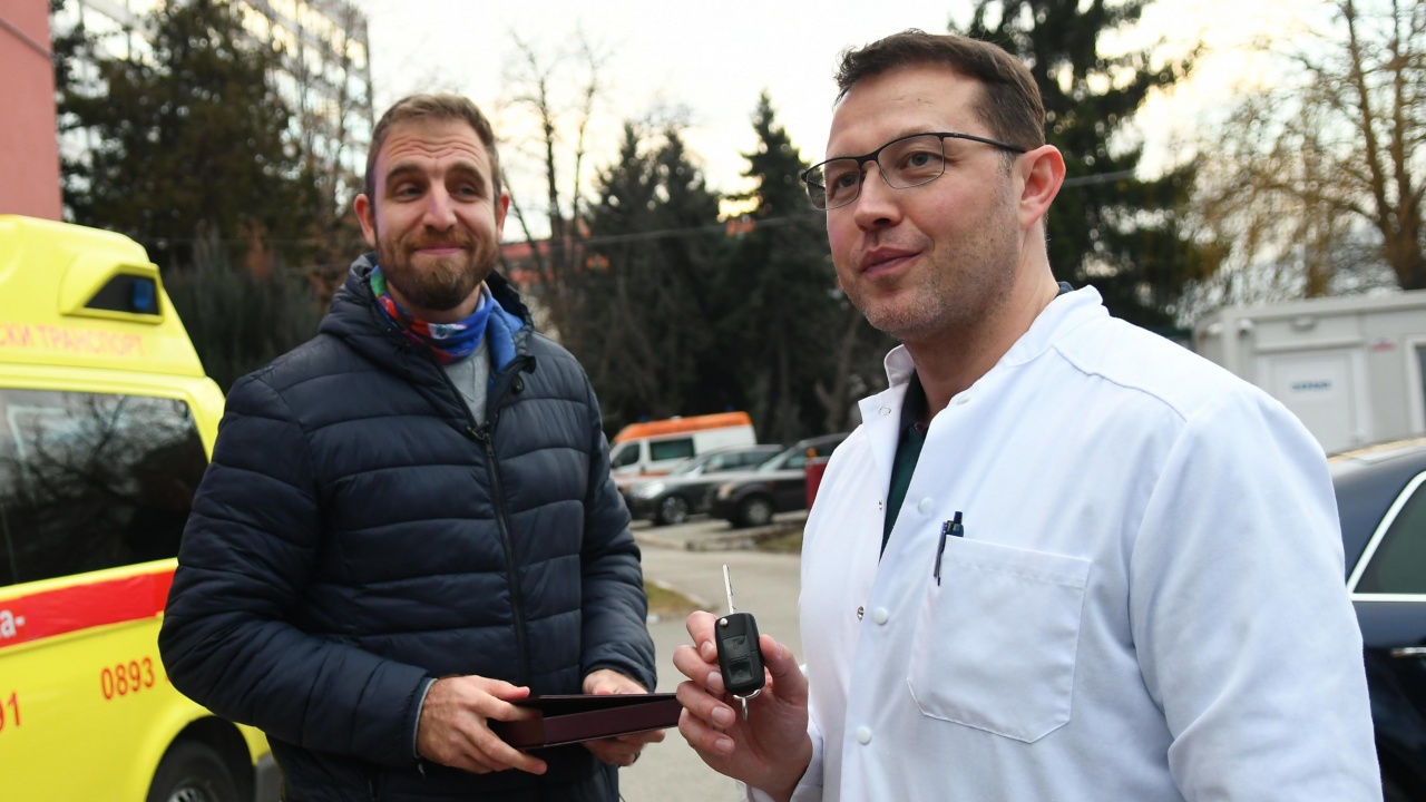 Болницата „Проф. Иван Митев“ получи специализирана детска линейка чрез инициативата „Капачки за бъдеще“